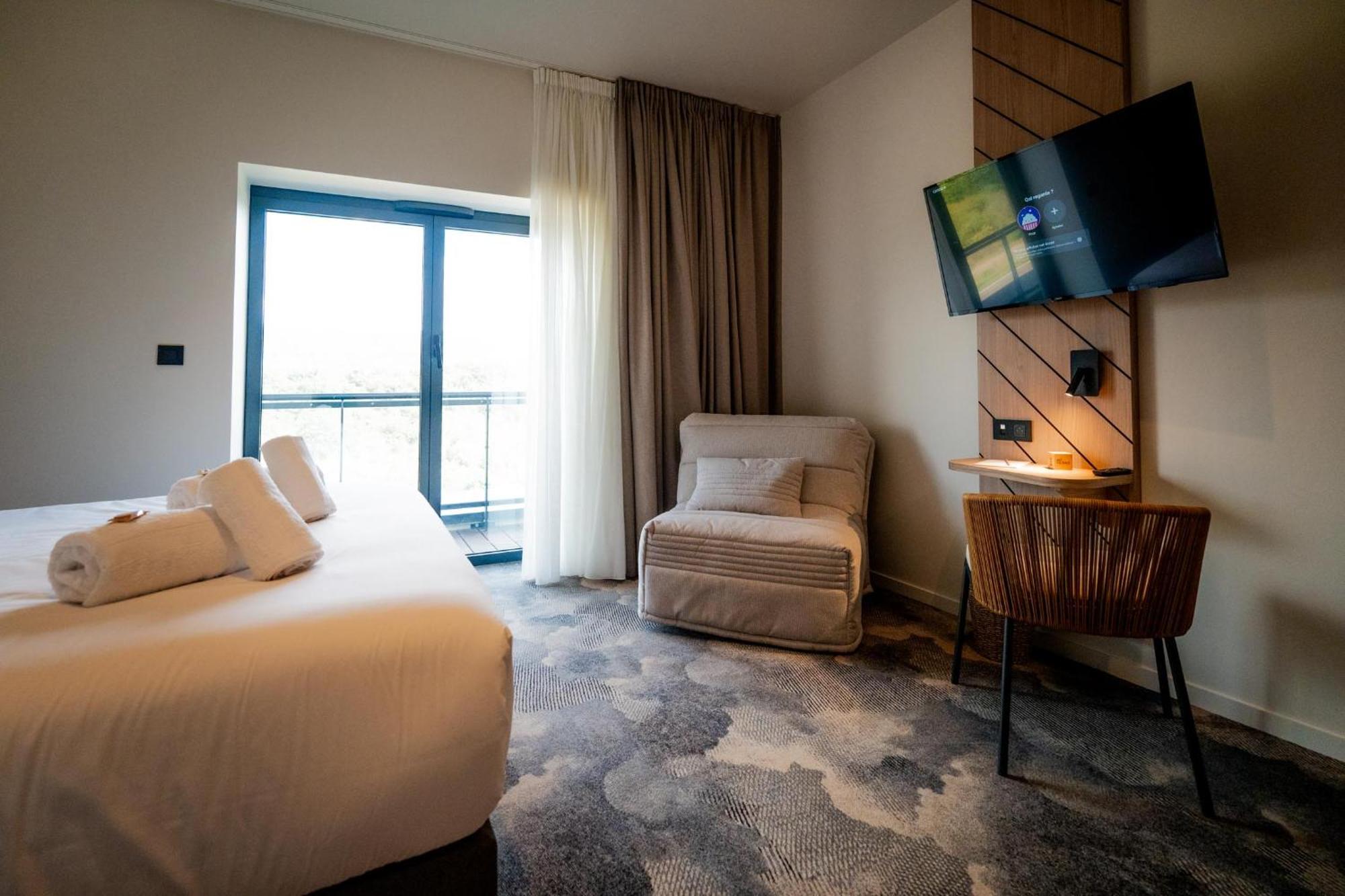 Bo Hotels Ambronay Buitenkant foto