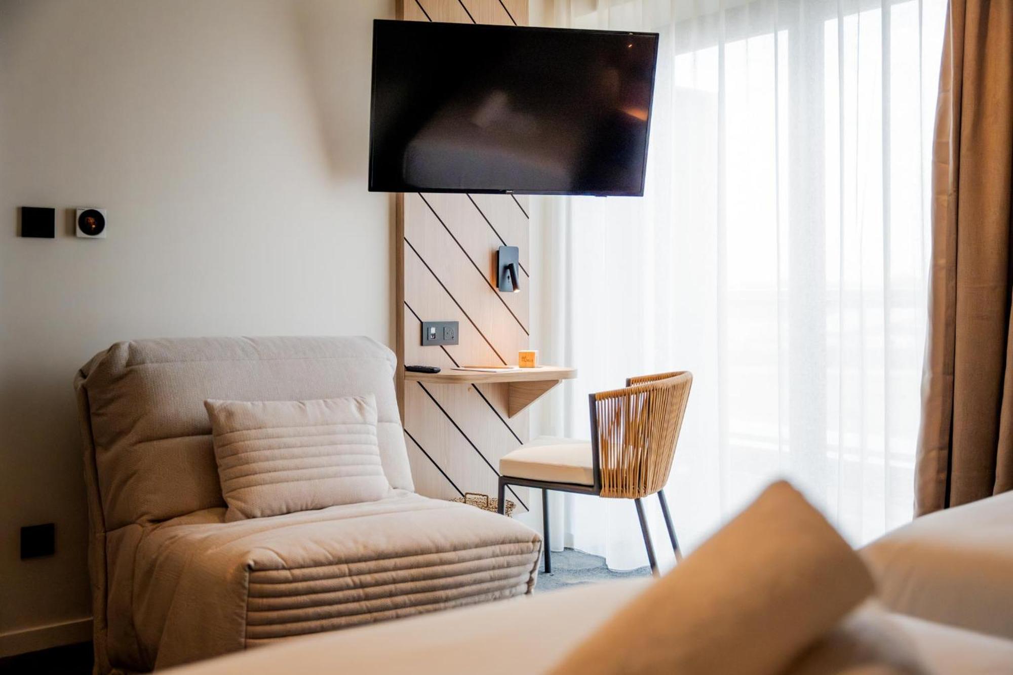 Bo Hotels Ambronay Buitenkant foto